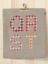 Charger l'image dans la galerie, Livre "Grandes lettres au point de croix"