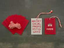 Charger l'image dans la galerie, Feuille de carton perforé à broder