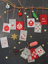 Charger l'image dans la galerie, Feuille de carton perforé à broder