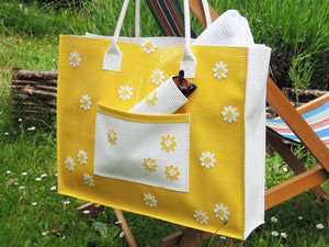 Livret "cabas fleurs jaune et blanc" en Vinyle laqué perforé®