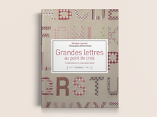 Charger l&#39;image dans la galerie, Livre &quot;Grandes Lettres au point de croix&quot;